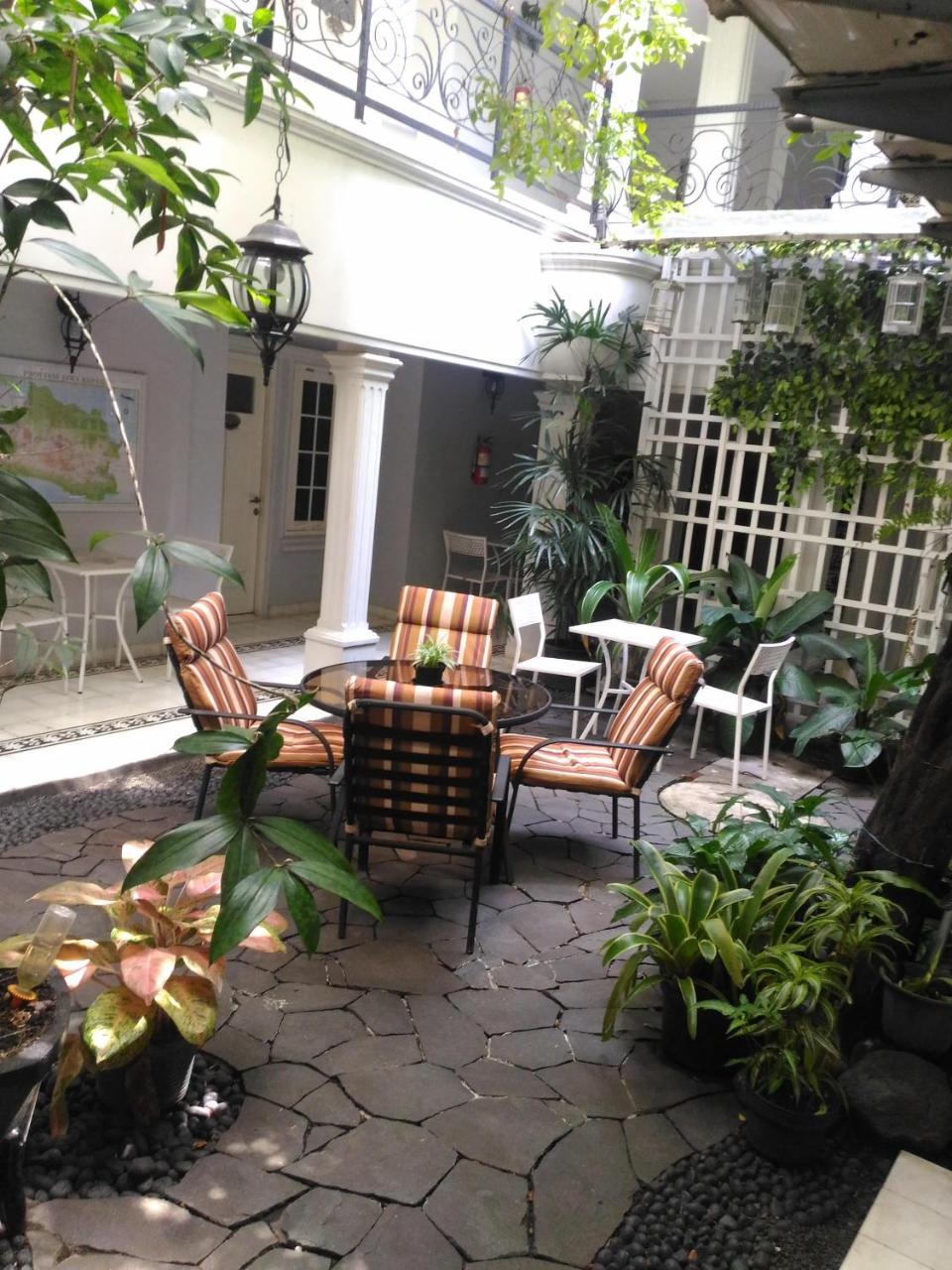 La Nostalgie Boutique Guest House Μπαντούνγκ Εξωτερικό φωτογραφία